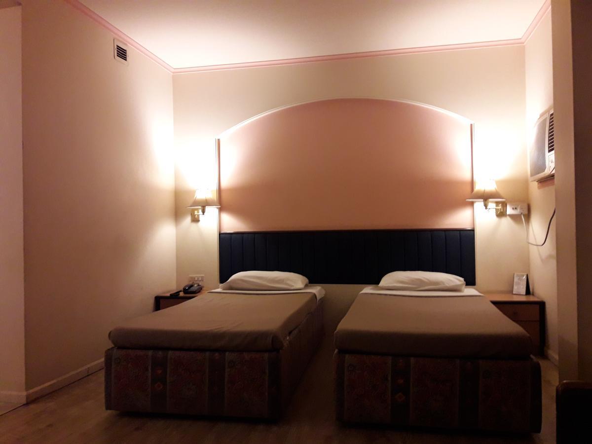 Hotel Bluehill Bhavnagar Exterior foto